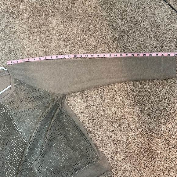 ecru long sleeve textured top size large 🦋 - Picture 11 of 11